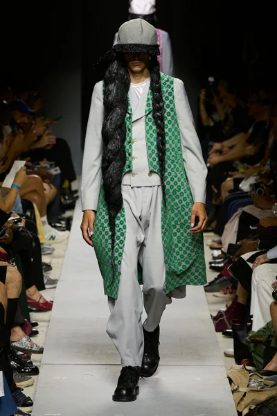 Look 25